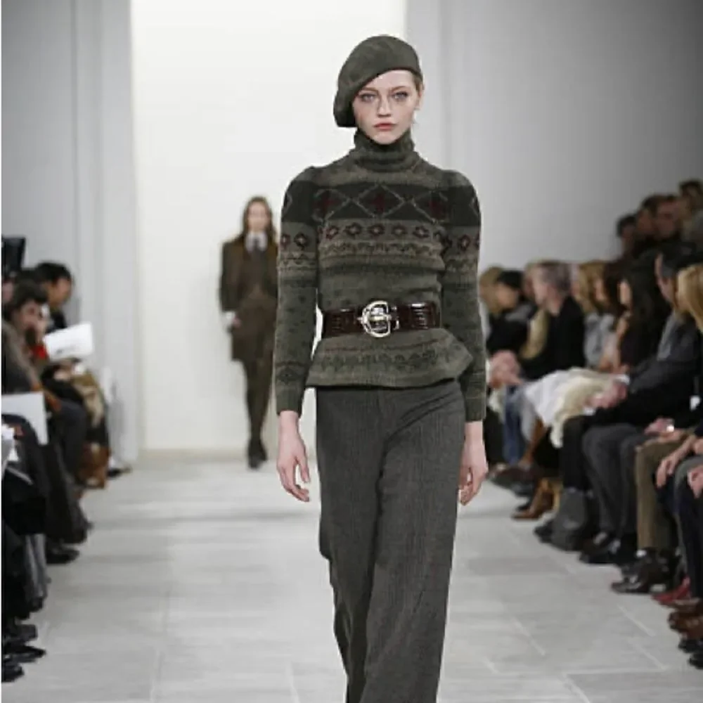 *Vintage Fall 2006 Runway Collection Brown Alligator Brass Buckle Contour Belt - Picture 12 of 16